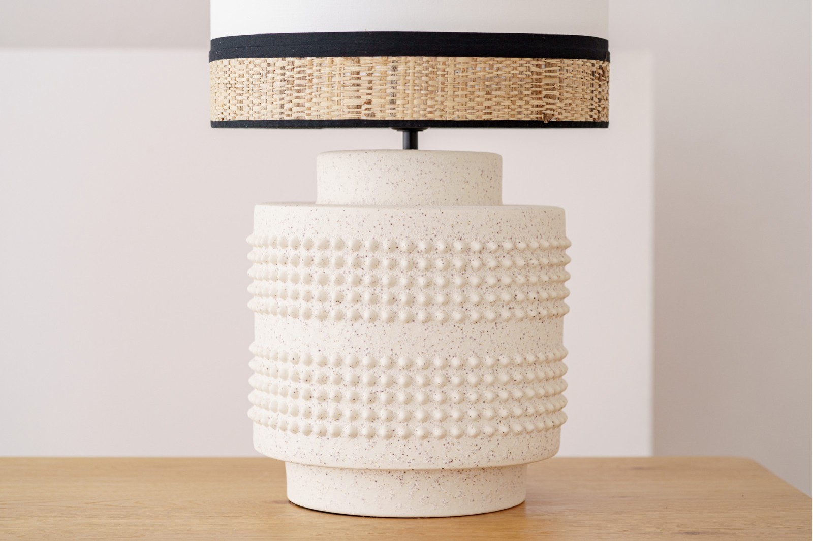 LÁMPARA MESA CERÁMICA SOHO. BLANCO TEXT