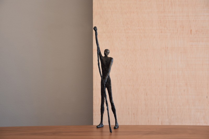 HOMME SCULPTURE EN METAL No.4 | VP Interiorismo