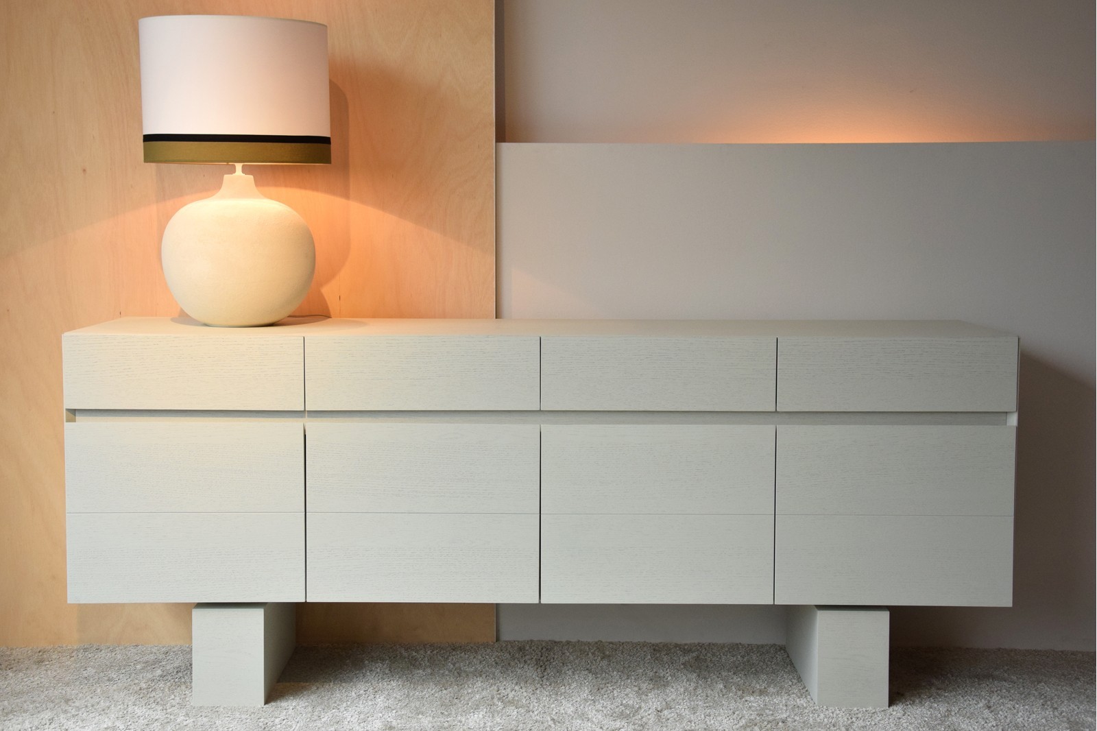 APARADOR ROBLE TONO BLANCO ROTO MATE