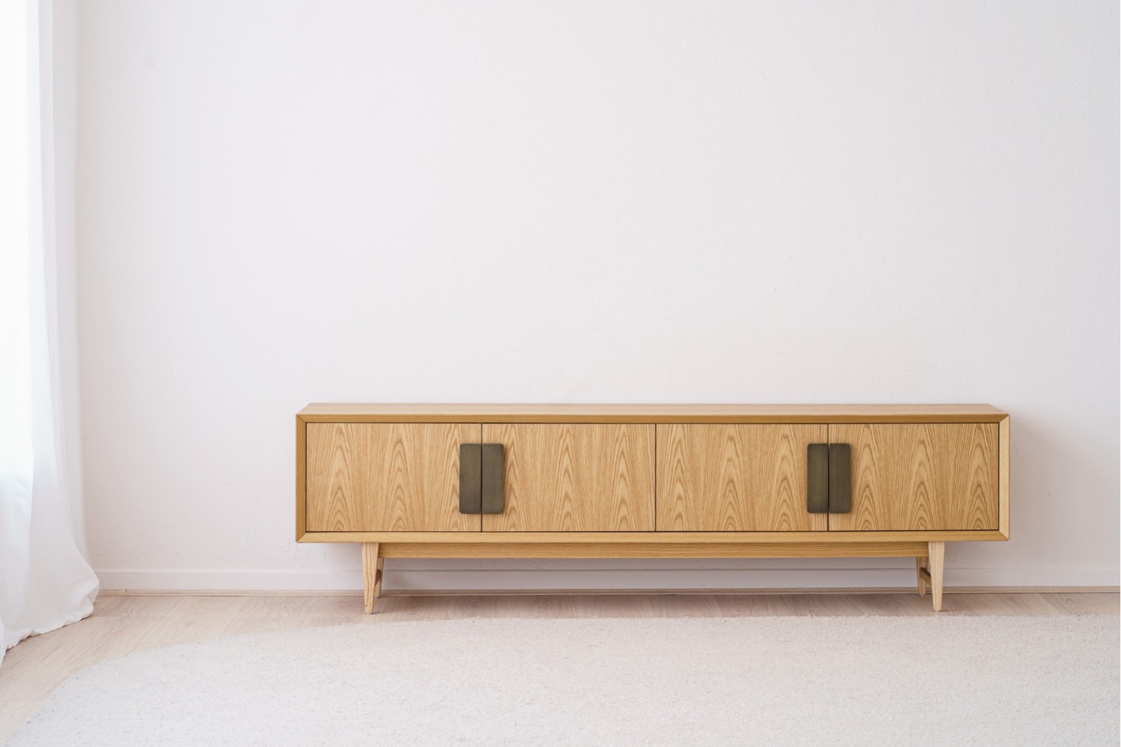 MUEBLE TV OIA. ROBLE Y LATON ENVEJECIDO