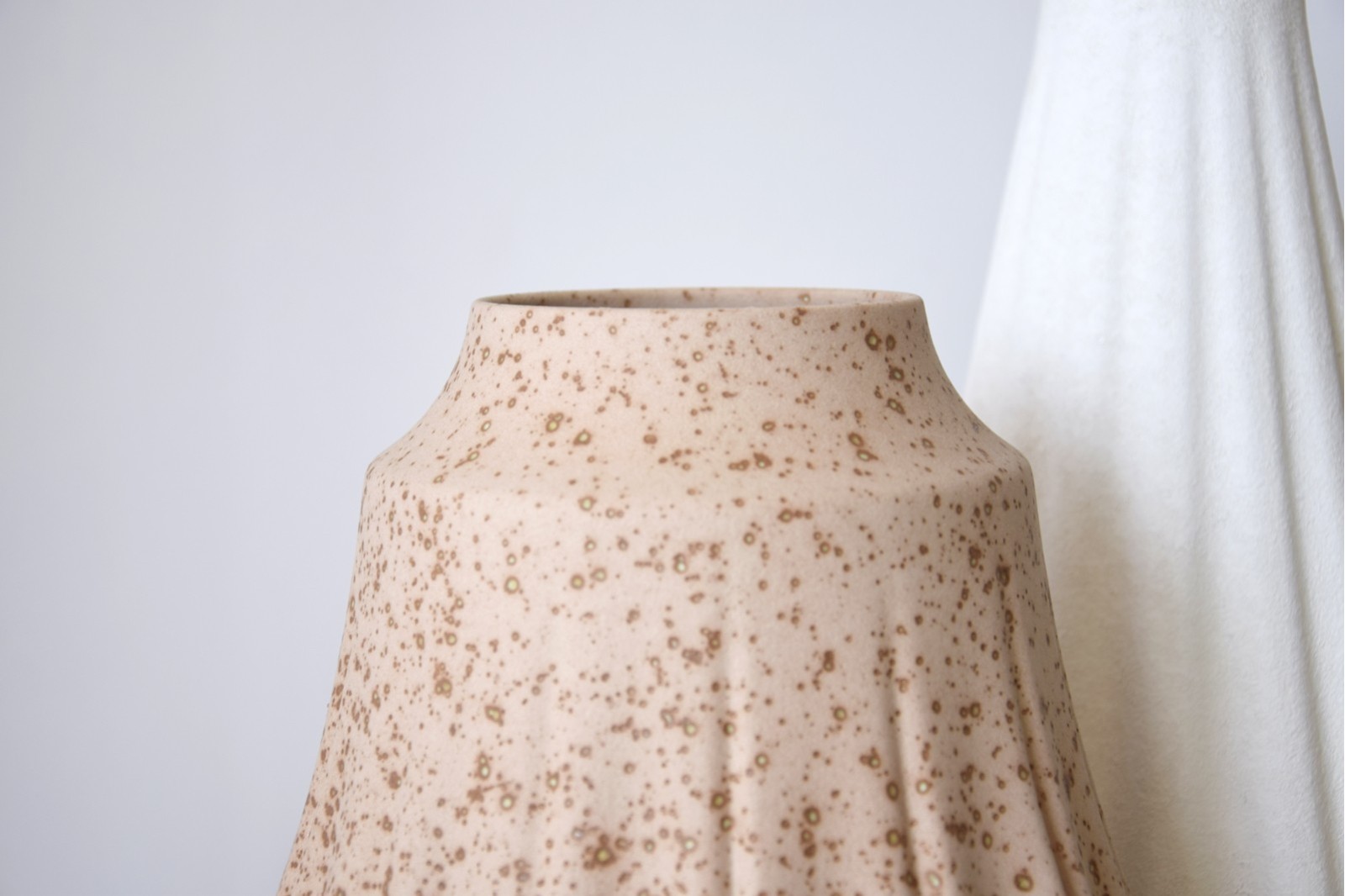 JARRON CERAMICA FUELLE. OCRE TEXTURA