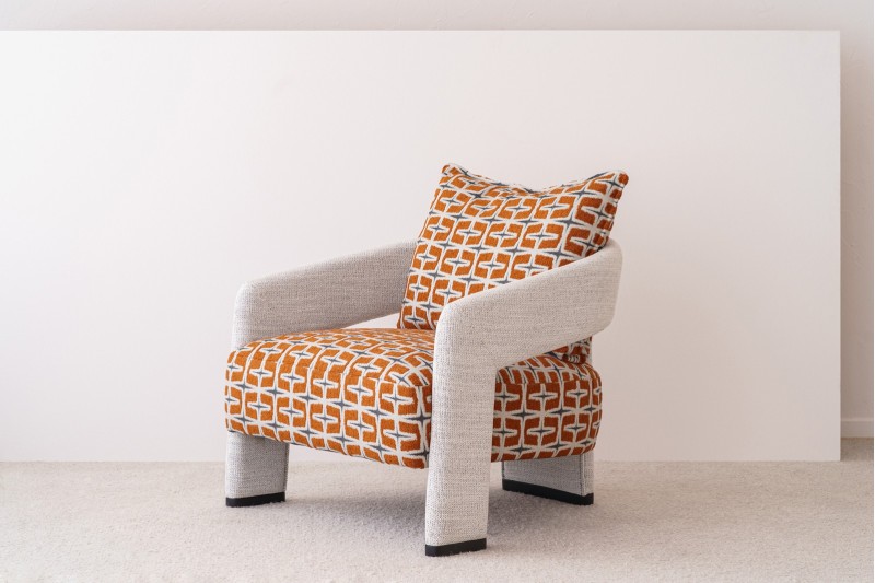 ARMCHAIR. BEIGE AND ORANGE UPHOLSTERED  DOUBLE | VP Interiorismo