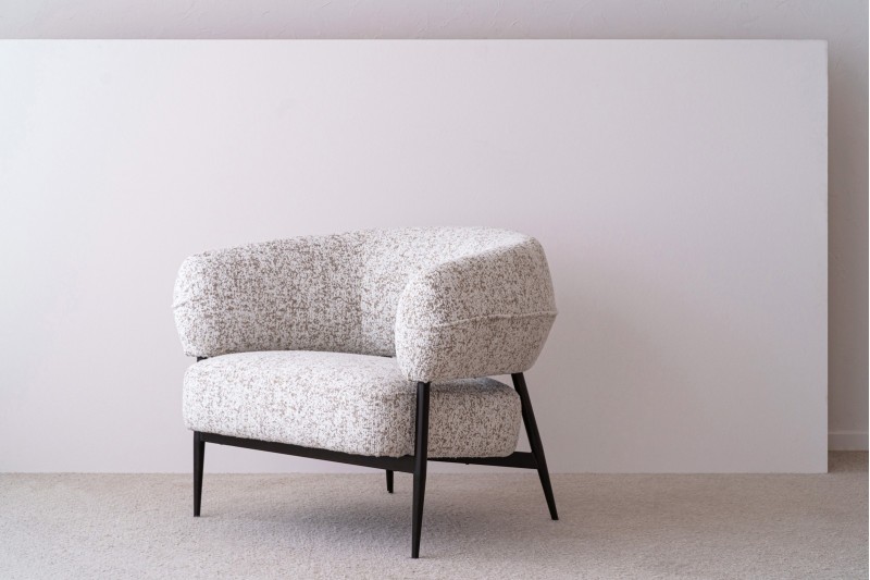 FAUTEUIL. FORME ARRONDIE ET REMBOURRE EN BLANC CHA | VP Interiorismo