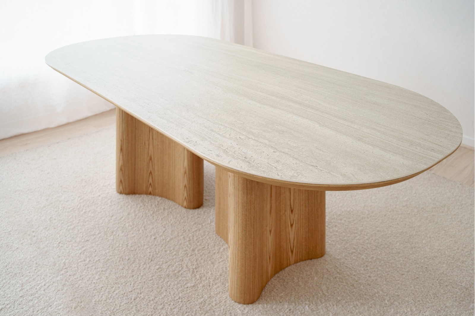 MESA COMEDOR CURVA. CERAMICO GRIS FRESNO