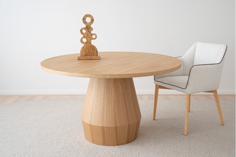 TABLE A MANGER RONDE EN FRENE NATUREL | VP Interiorismo