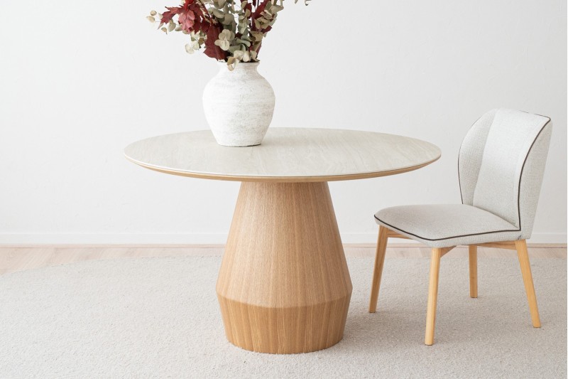 TABLE A MANGER RONDE. FRENE NATUREL ET CERAMIQUE | VP Interiorismo
