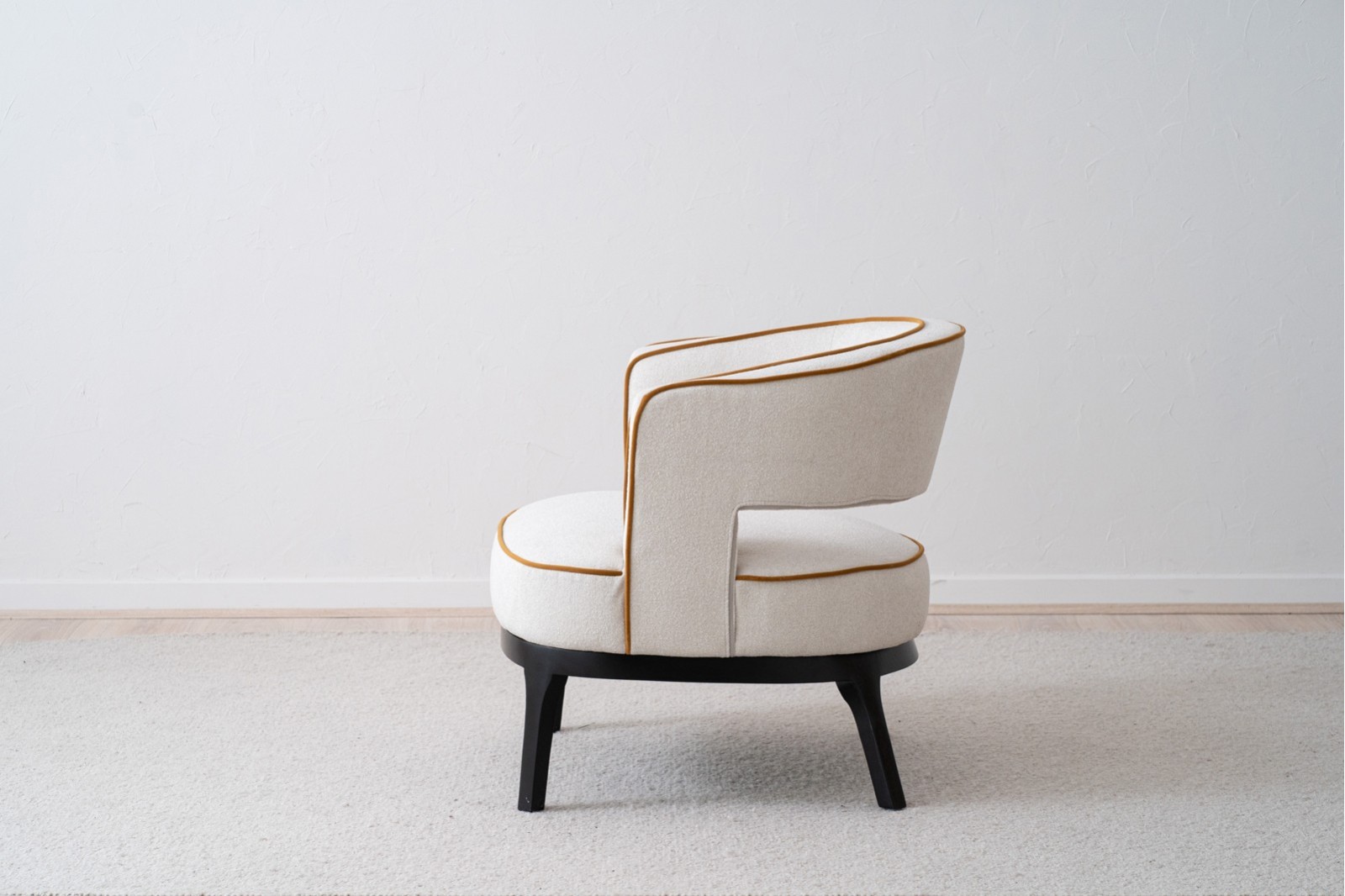 BUTACA TAPIZADA ARENA Y MOSTAZA FRESNO N