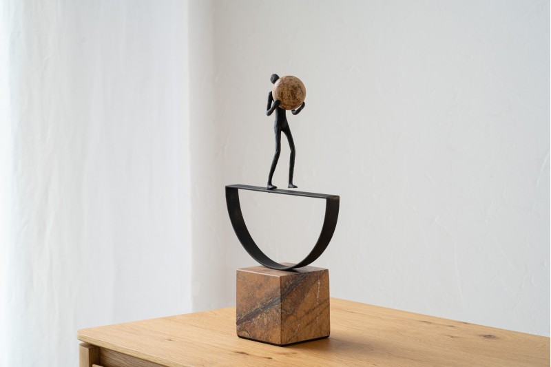 SCULPTURE FORTERESSE. METAL ET MARBRE | VP Interiorismo