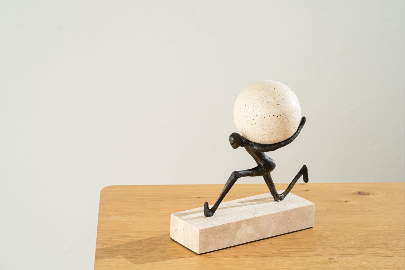 ESCULTURA CORRIENDO GR. METAL Y MARMOL