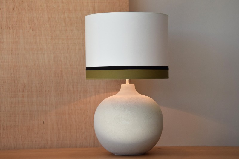 CERAMIC TABLE LAMP BOLA  W- SHADE | VP Interiorismo