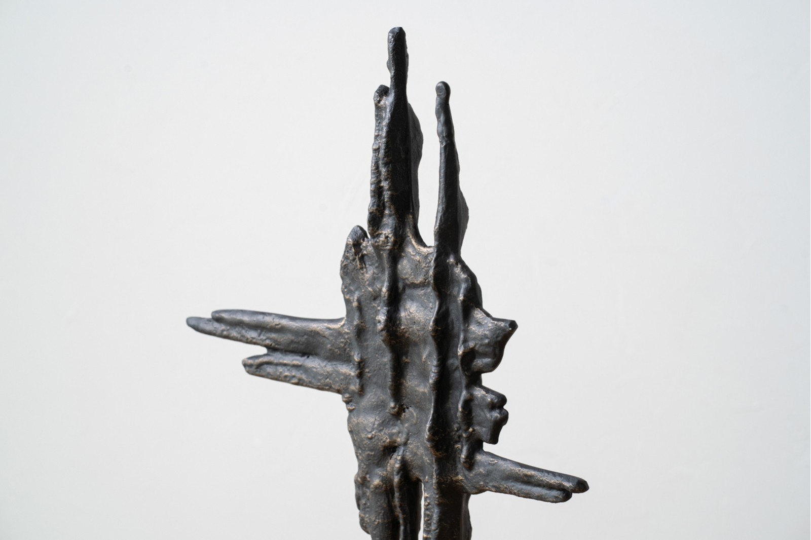 ESCULTURA ABSTRACTA N3. METAL Y MARMOL