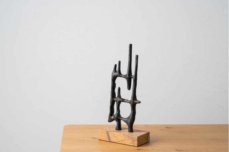 SCULPTURE ABSTRAITE N4. METAL ET MARBRE | VP Interiorismo