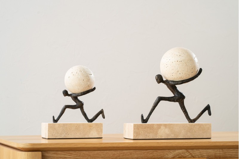 RUNNING COLLECTION: METAL AND MARBLE SCULPTURES| VP Interiorismo