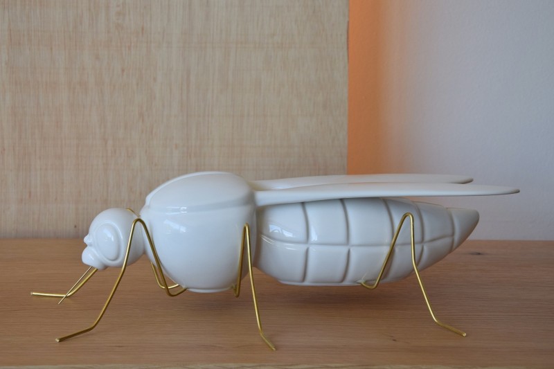 MOSQUITO SCULPTURE. CERAMIC GLOSSY WHITE | VP Interiorismo