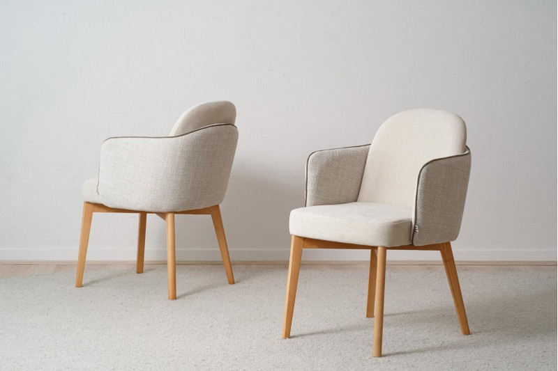 SET 2 SILLAS COMEDOR CON BRAZOS. BEIGE C