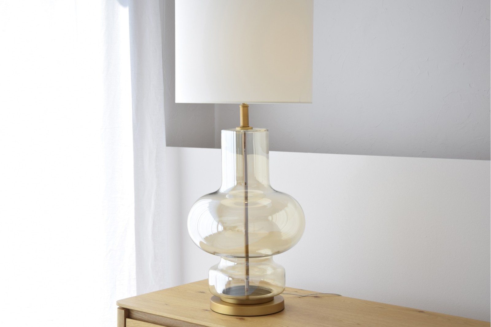 LAMPARA MESA VIDRIO AMBAR C-PANTALLA