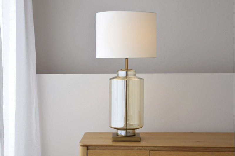 LAMPE CYLINDRIQUE EN VERRE AMBRE AVEC ABAT-JOUR | VP Interiorismo