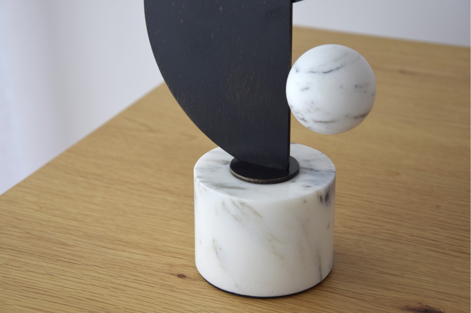 ESCULTURA ARCO N1. MARMOL BLANCO