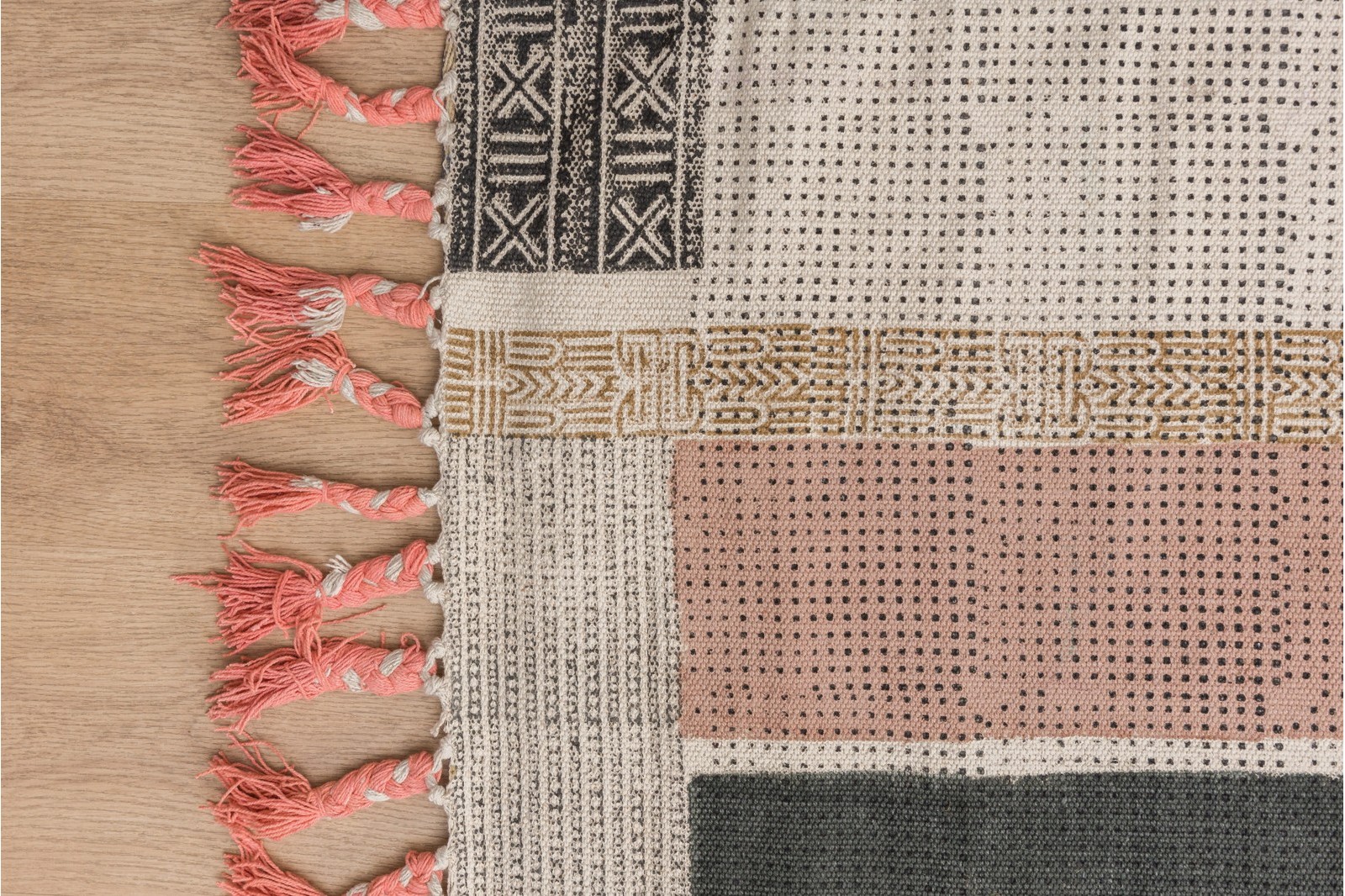 ALFOMBRA ADA.FRANJAS VERDE-OCRES. FLECOS