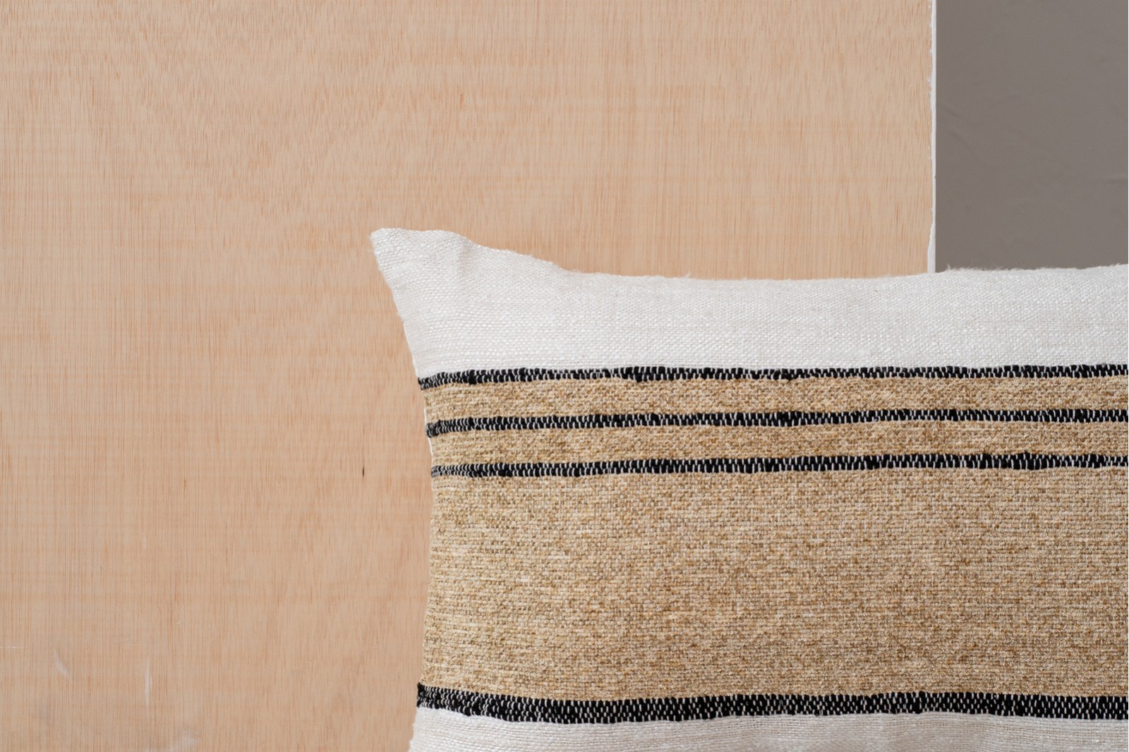 COJIN ALGODON BLANCO CAMEL NEGRO.ERO N2