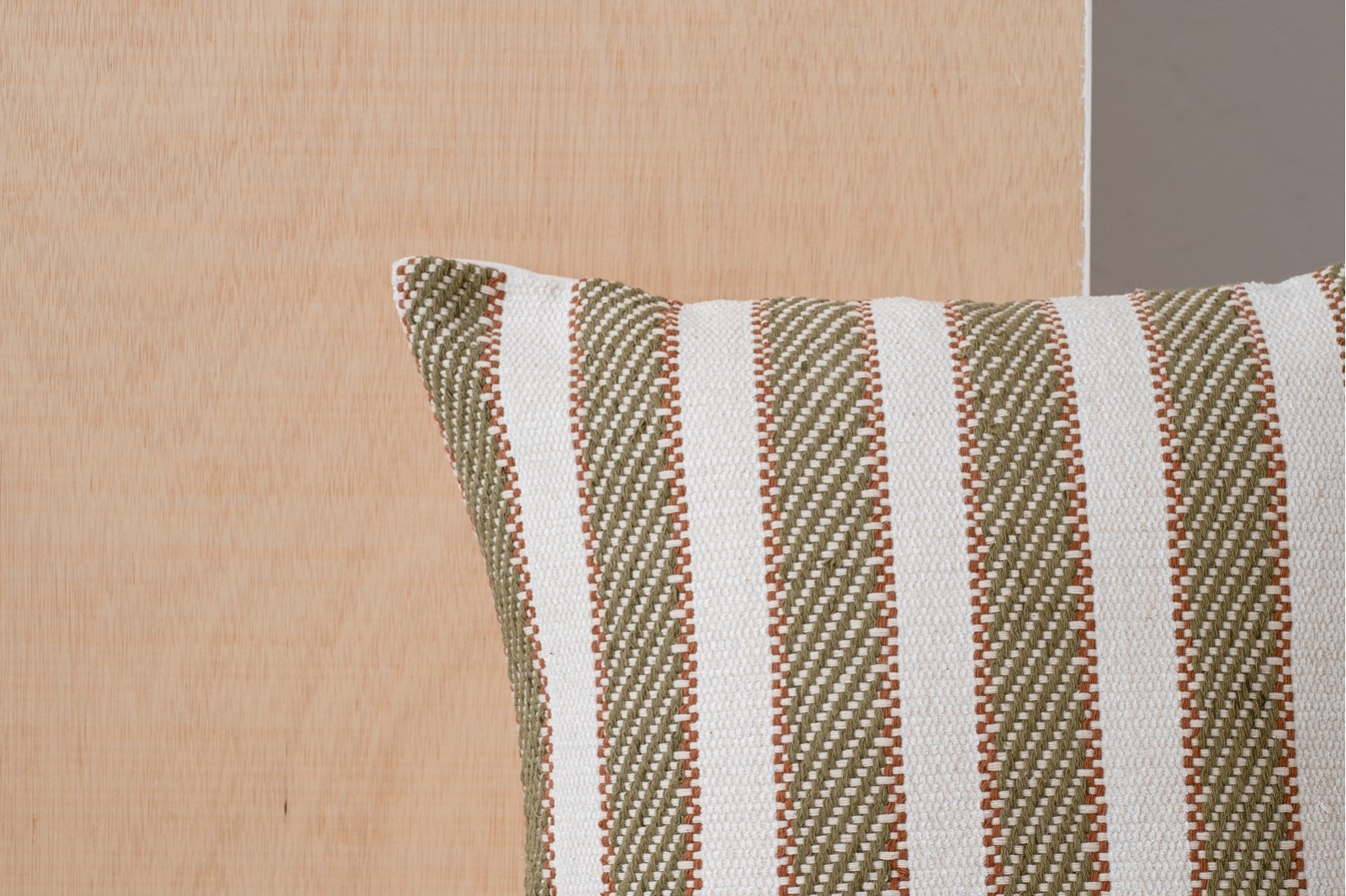 COJÍN ALGODÓN BLANCO VERDE. BERTE N1