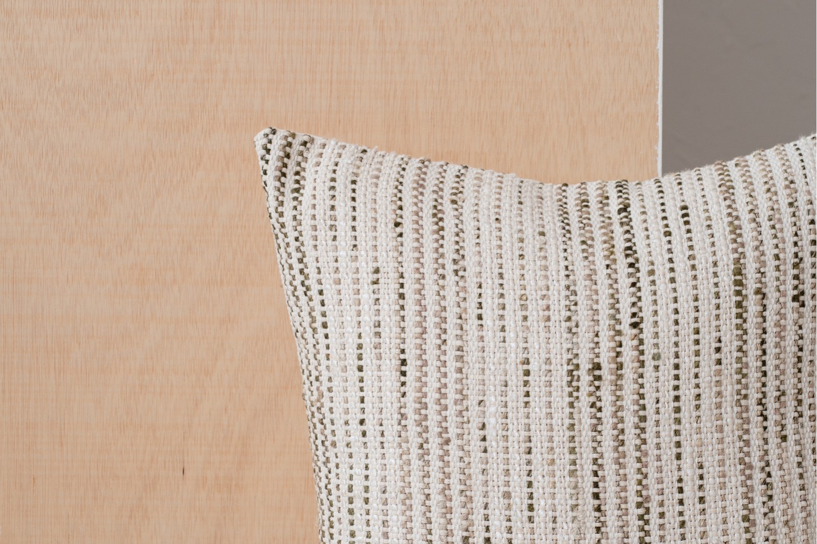 COJIN ALGODON BLANCO VERDE. BERTE N2