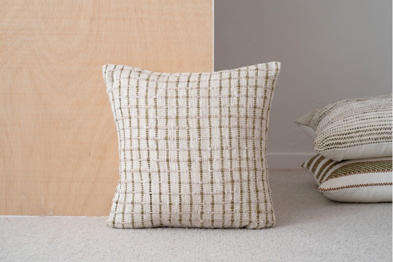 COUSSIN EN COTON BLANC VERT. BERTE N4 | VP Interiorismo