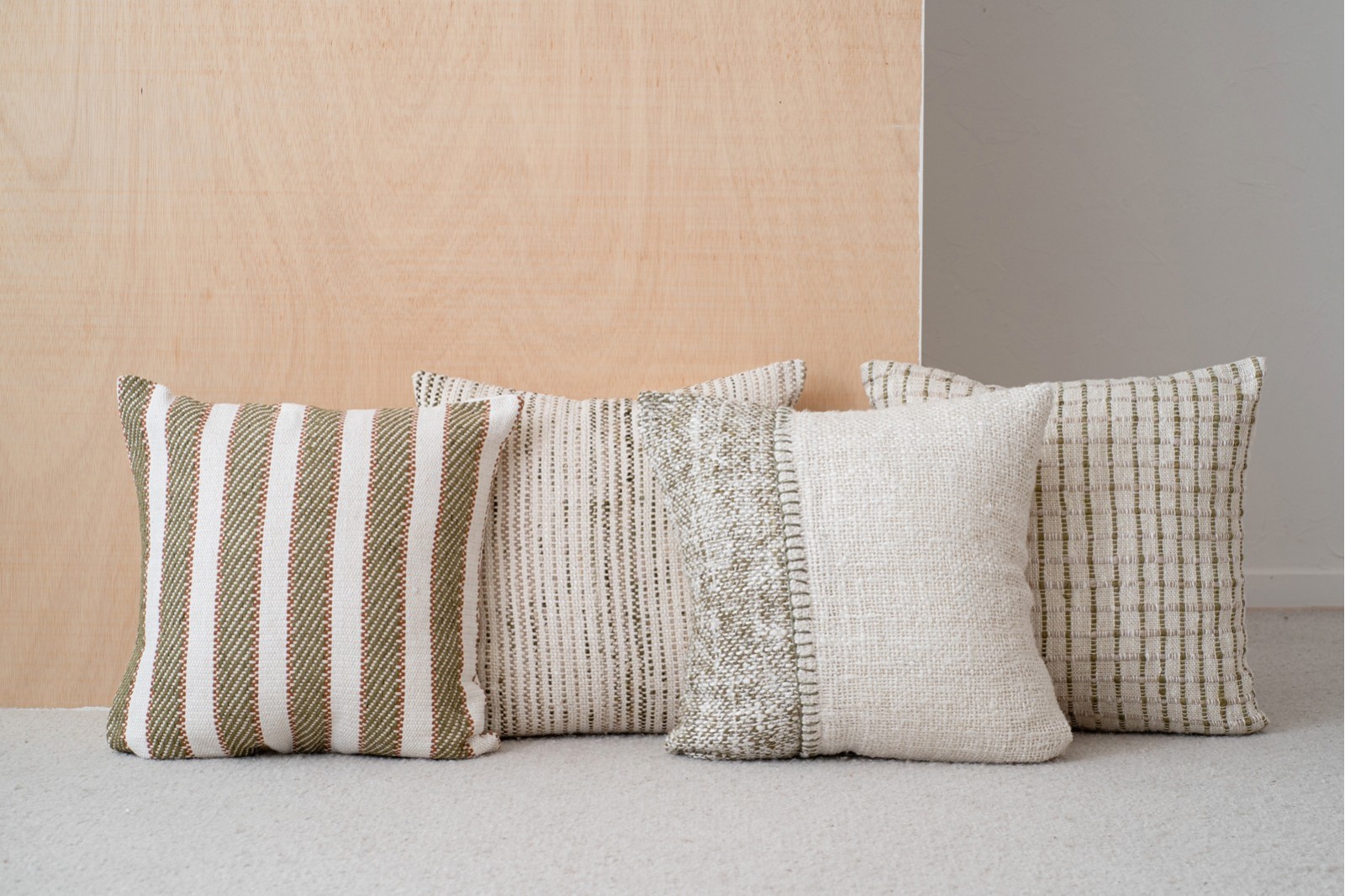 COJÍN ALGODÓN BLANCO VERDE. BERTE N4