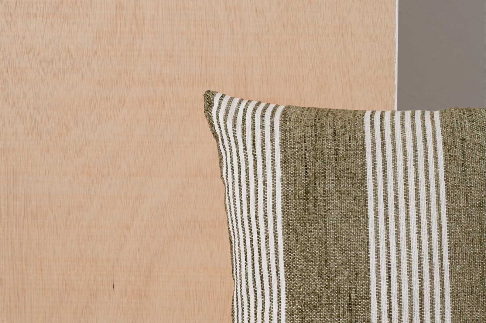 COJIN ALGODON BLANCO VERDE. BERTE N5