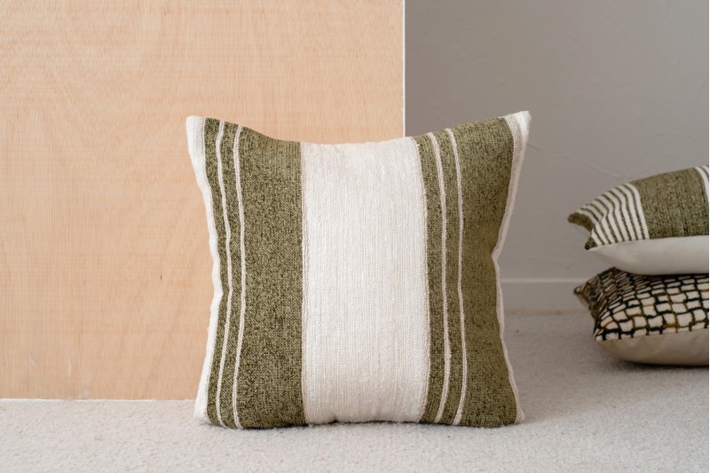 COUSSIN EN COTON BLANC VERT. BERTE N6 | VP Interiorismo