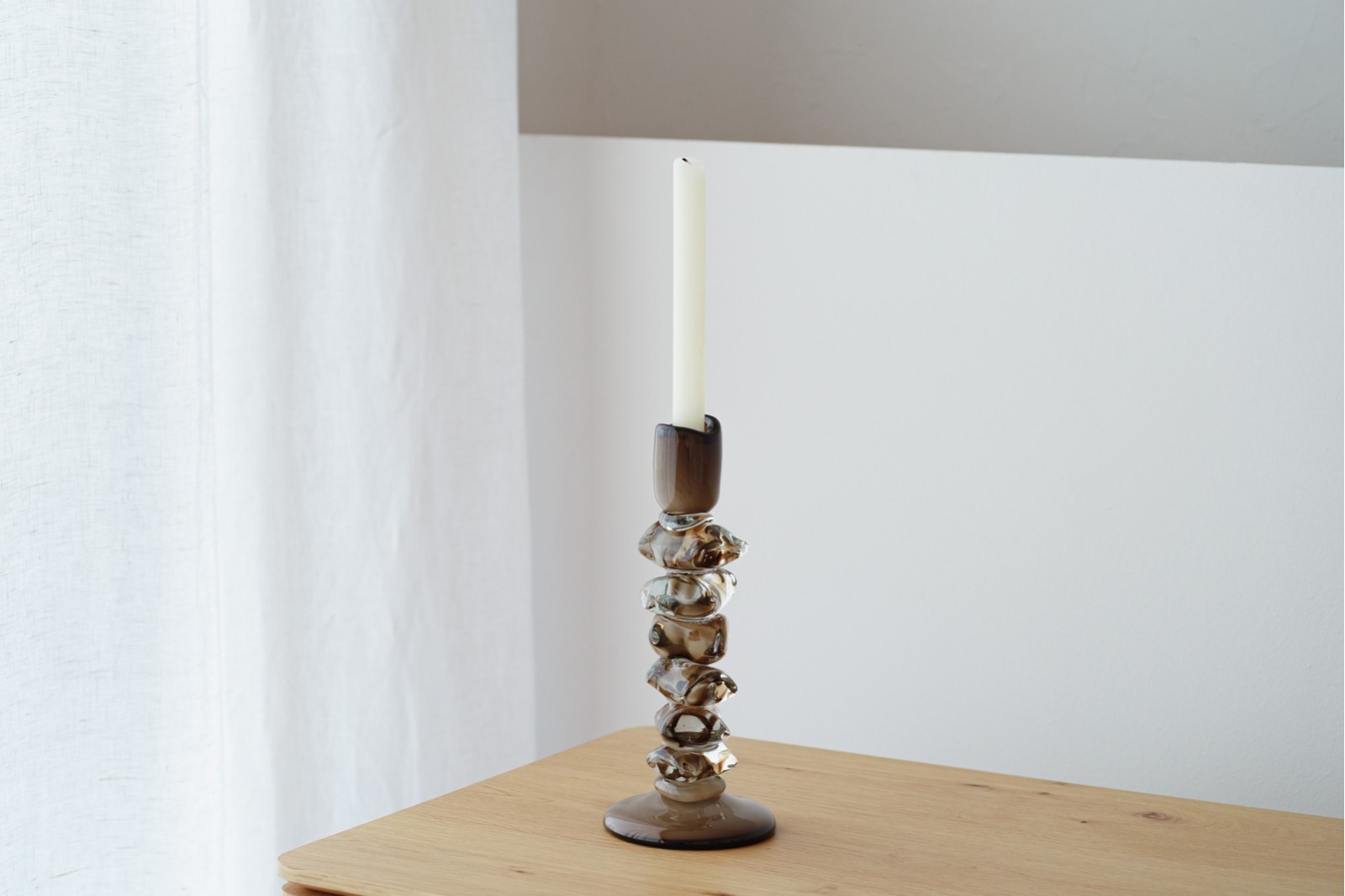 CANDELABRO EN VIDRIO ALDAN. VERDE OLIVA