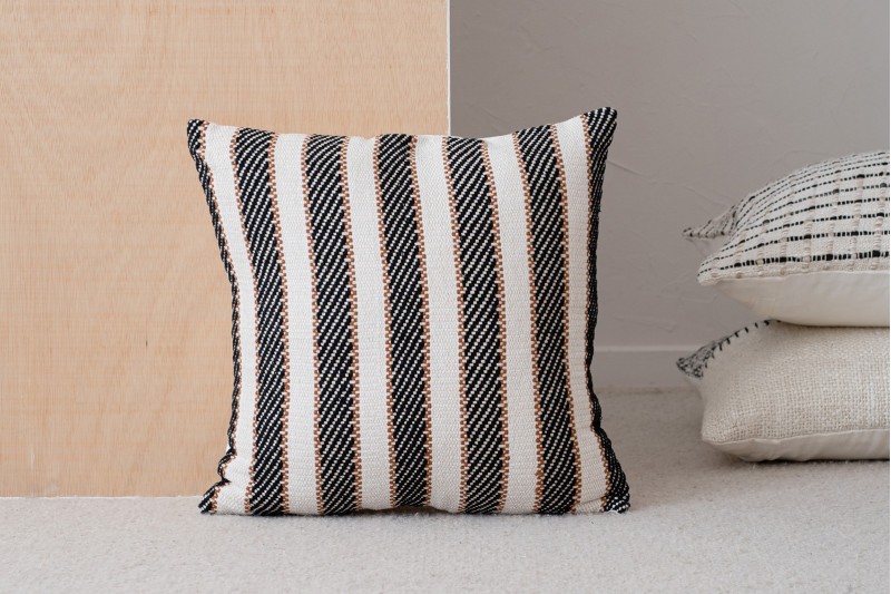 COUSSIN EN COTON NOIR ET BLANC. OTO N.1 | VP Interiorismo