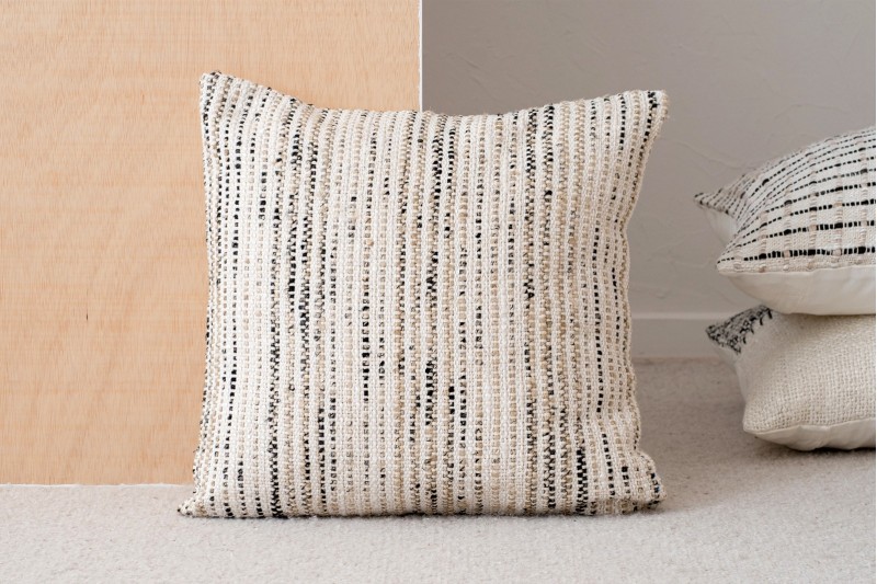 COUSSIN EN COTON BLANC BEIGE NOIR.OTO N2 | VP Interiorismo