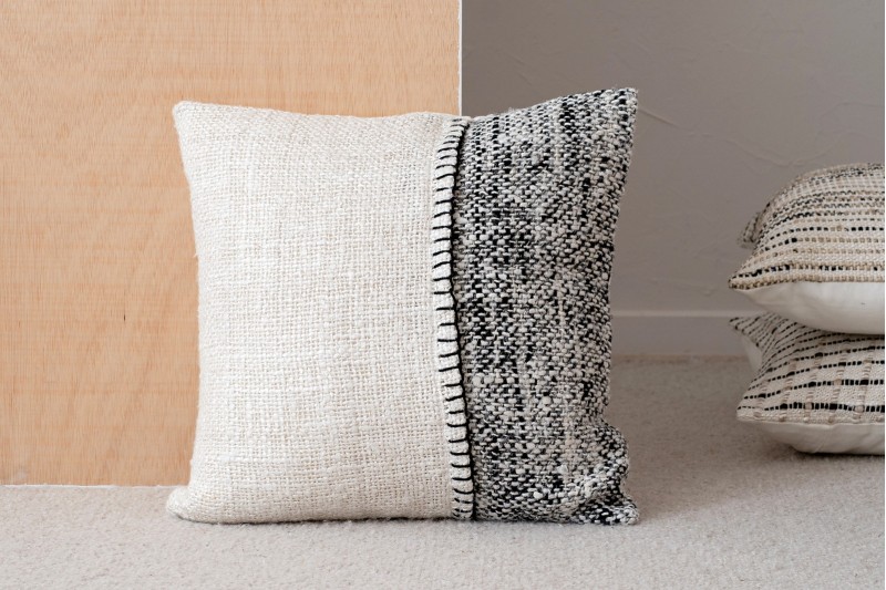 CUSHION. OTO N.3. BLACK WHITE COTTON CUSHION | VP Interiorismo