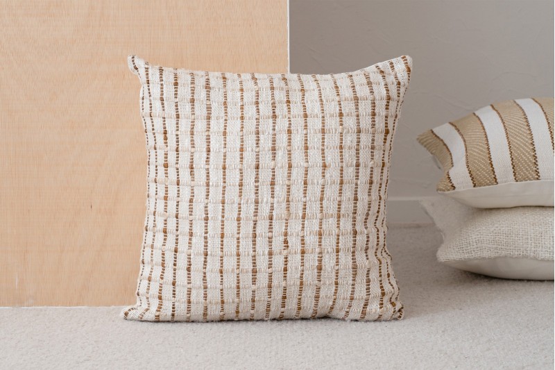 CUSHION ANXA N3. WHITE BEIGE BROWN COTTON CUSHUION | VP Interiorismo