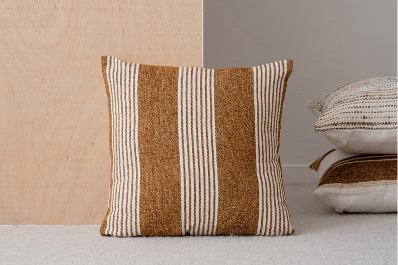 COUSSIN EN COTON BLANC OCRE. MINIA N1 | VP Interiorismo