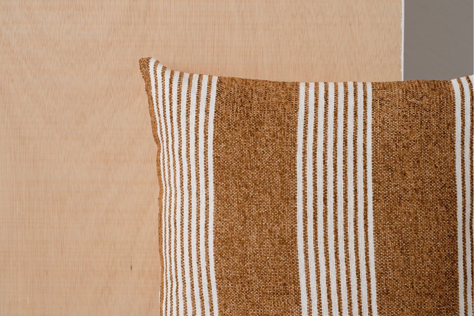 COJÍN ALGODÓN BLANCO OCRE. MINIA N1