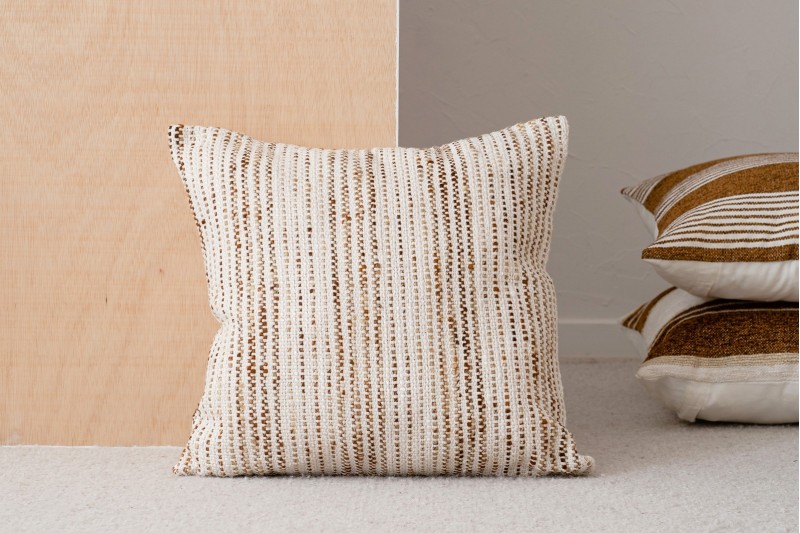 COUSSIN EN COTON BLANC OCRE. MINIA N2 | VP Interiorismo