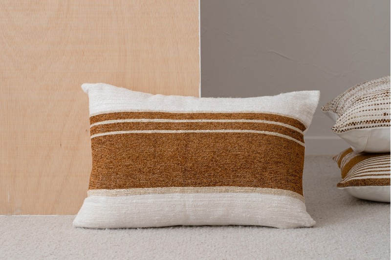 CUSHION MINIA N4. WHITE OCHRE CTTON CUSHION | VP Interiorismo