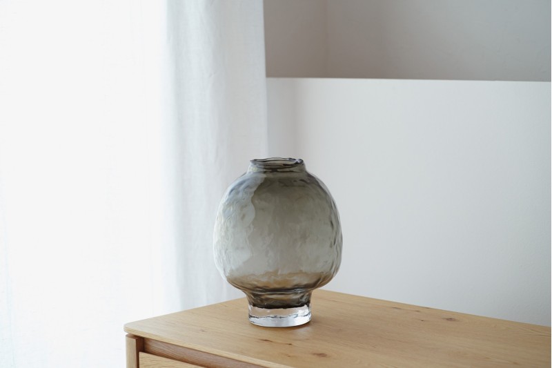 VASE EN VERRE SALETA. COULEUR GRISE. GRAND | VP Interiorismo
