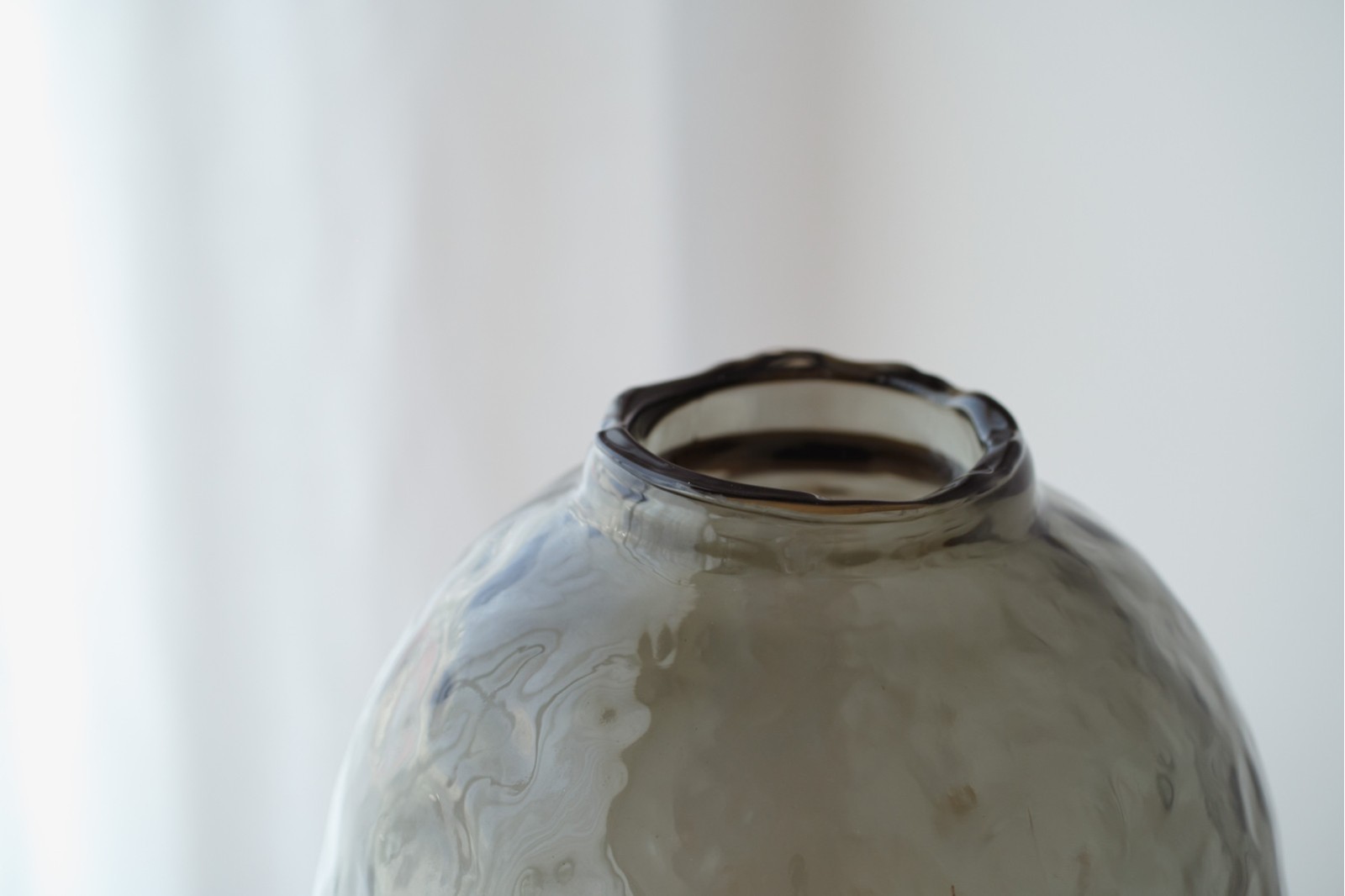 JARRON VIDRIO SALETA. GRIS. PEQUENO