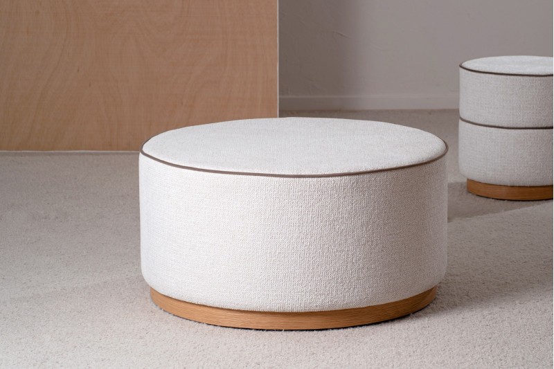 ADA LARGE POUF. IVORY AND TAUPE TONES | VP Interiorismo