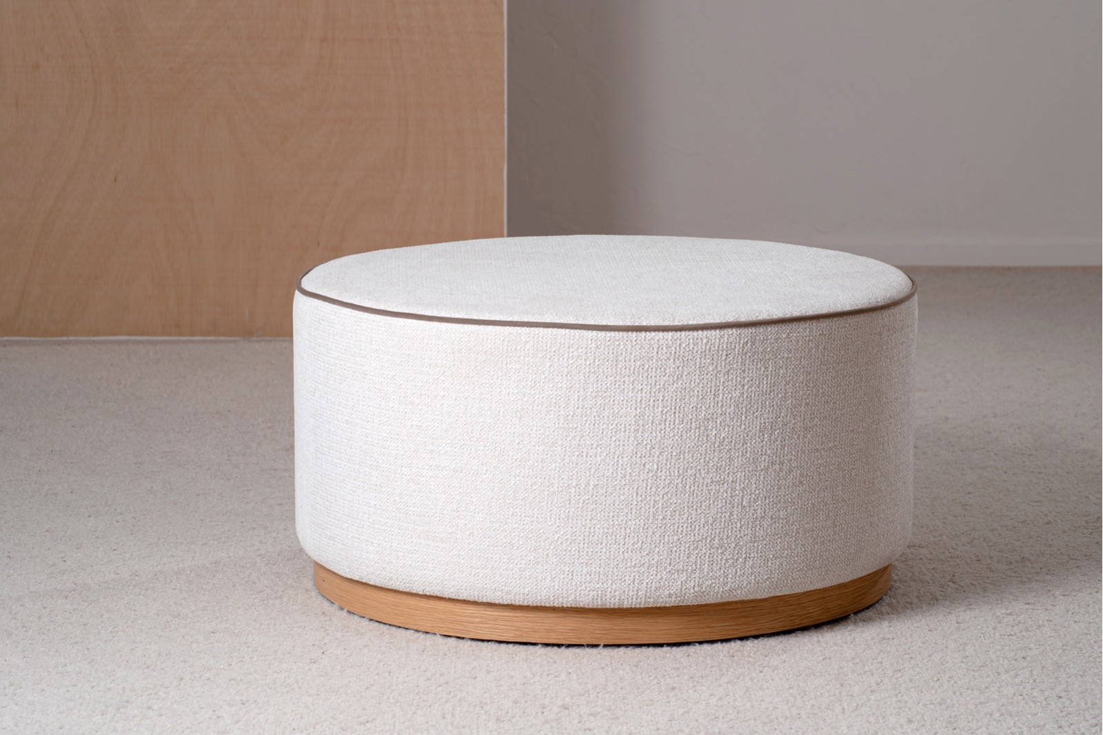 PUF ADA GRANDE. TONOS MARFIL Y TOPO