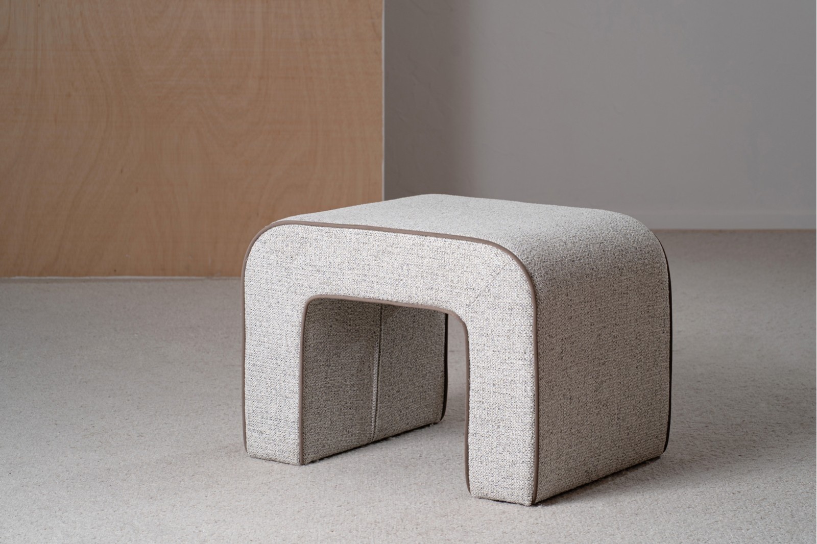 PUF XELA MARFIL GRIS TOPO