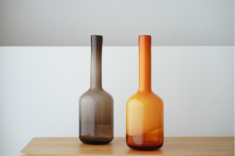 XELA COLLECTION: GREY AMBER GLASS BOTTLES | VP Interiorismo.