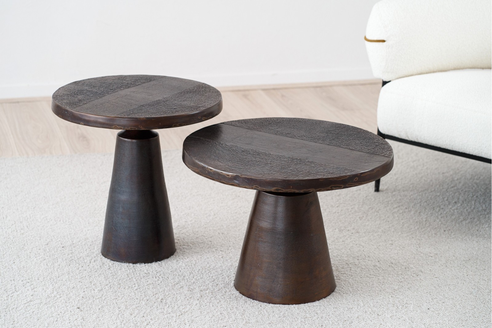 MESA AUXILIAR. BRONCE ENVEJECIDO. BAJA