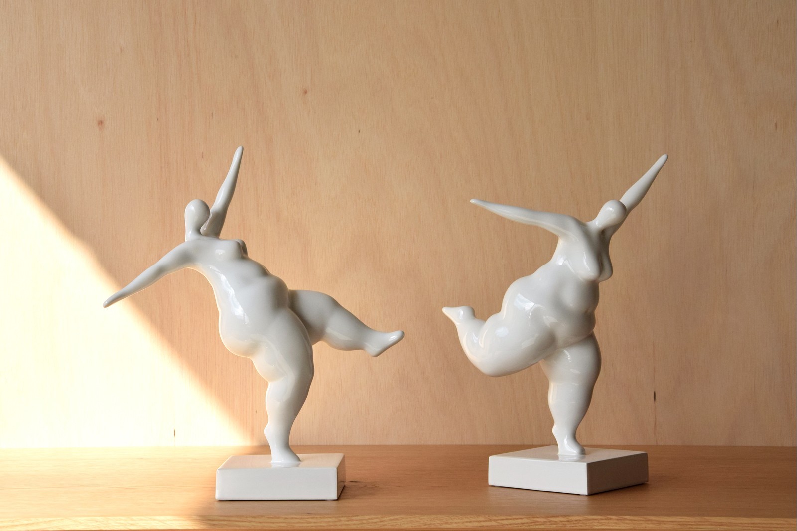 COLECCIÓN GORDAS. ESCULTURA CERÁMICA BLANCO BRILLO