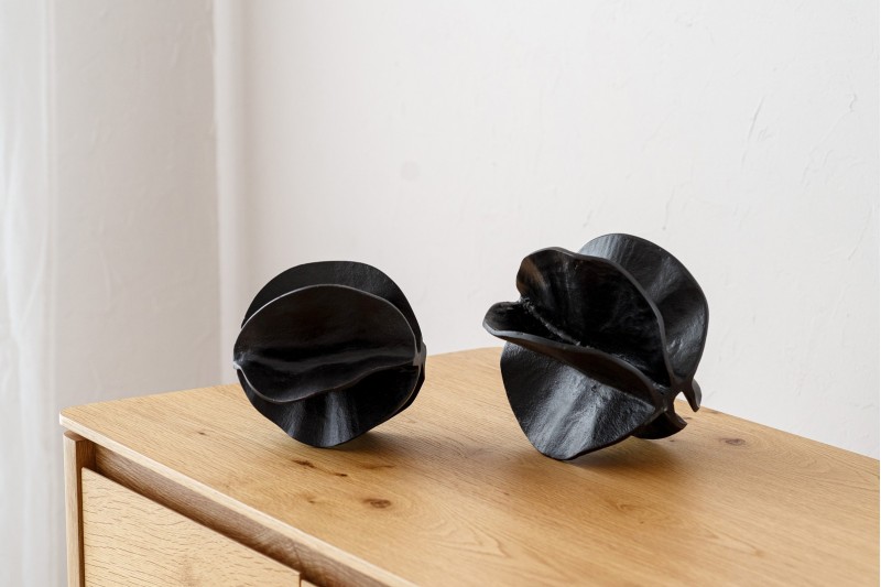 SET OF 2 SCULPTURES. FRUIT. DARK BRONZE. | VP Interiorismo