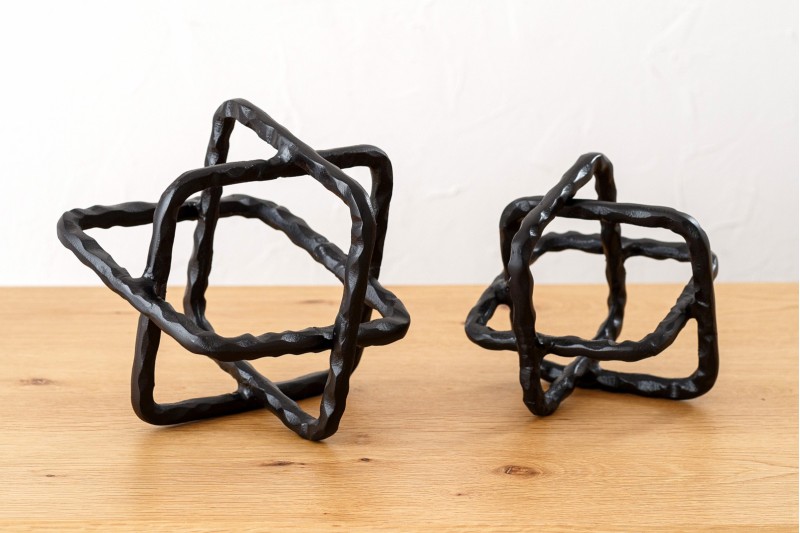 SET DE 2 SCULPTURES EN METAL ET CORDE. BRONZE FONC | VP Interiorismo