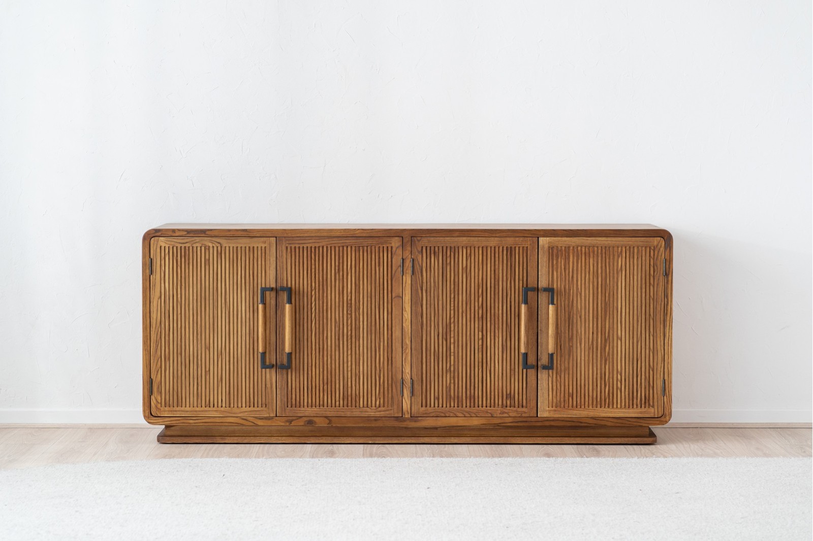 APARADOR HEREA. FRESNO COLOR MIEL